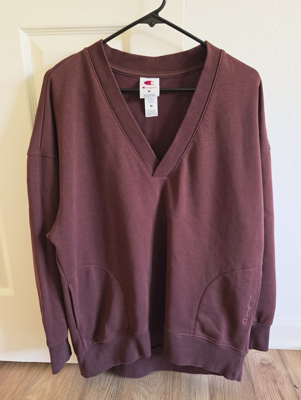 Champion Women's Medium V-neck Sweatshirt Tunic Length with Pockets